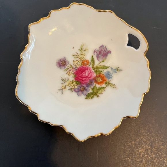 Leaf Shaped Trinket Dishes Floral Motif - Picture 3 of 7